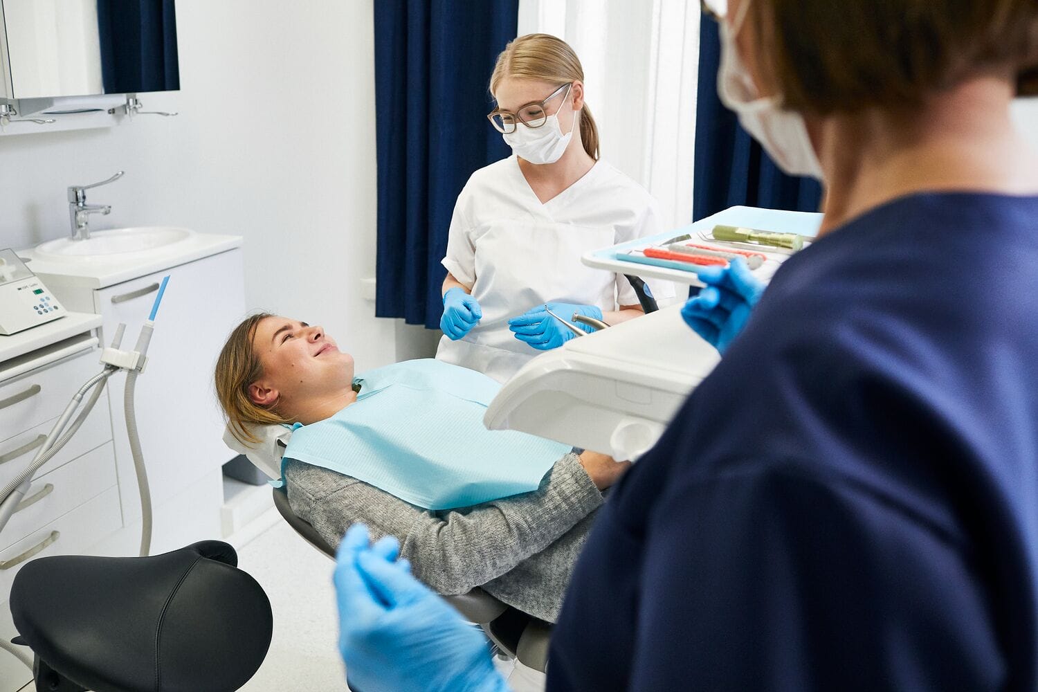 Lindström hygienic healthcare uniforms in dental practice.